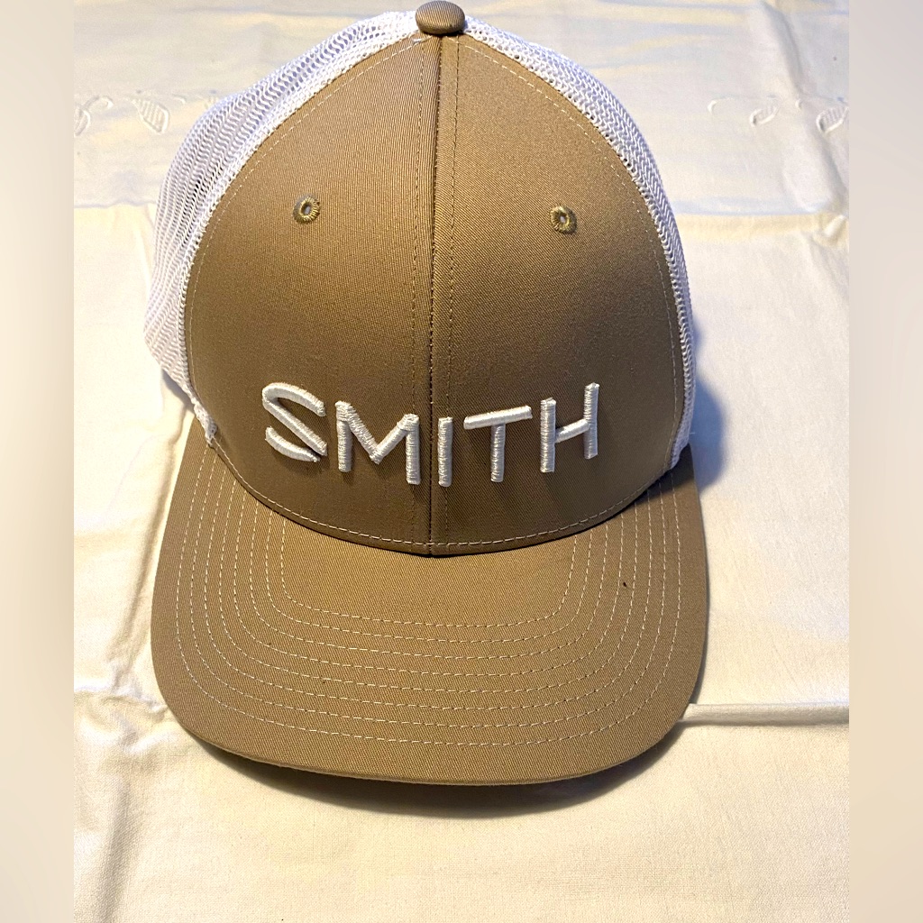 Brand New Smith TanWhite Adjustable Trucker Hat